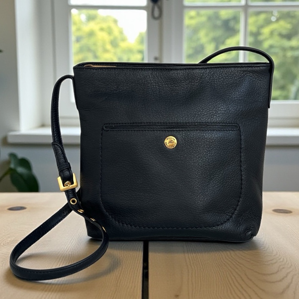 Stone Mountain Accessories Black Leather Crossbody Bag